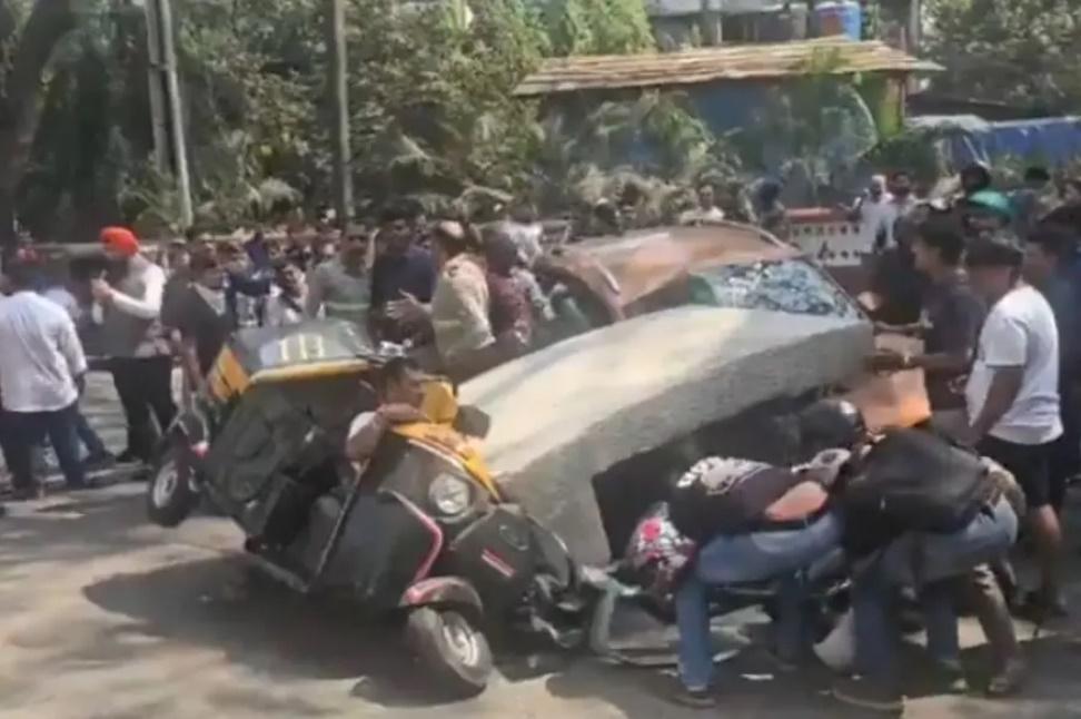 ممبئی میں زیرِ تعمیر میٹرو پل کا حصہ گرنے سے ایک ہلاک، تین زخمی؛ تحقیقات کا حکم