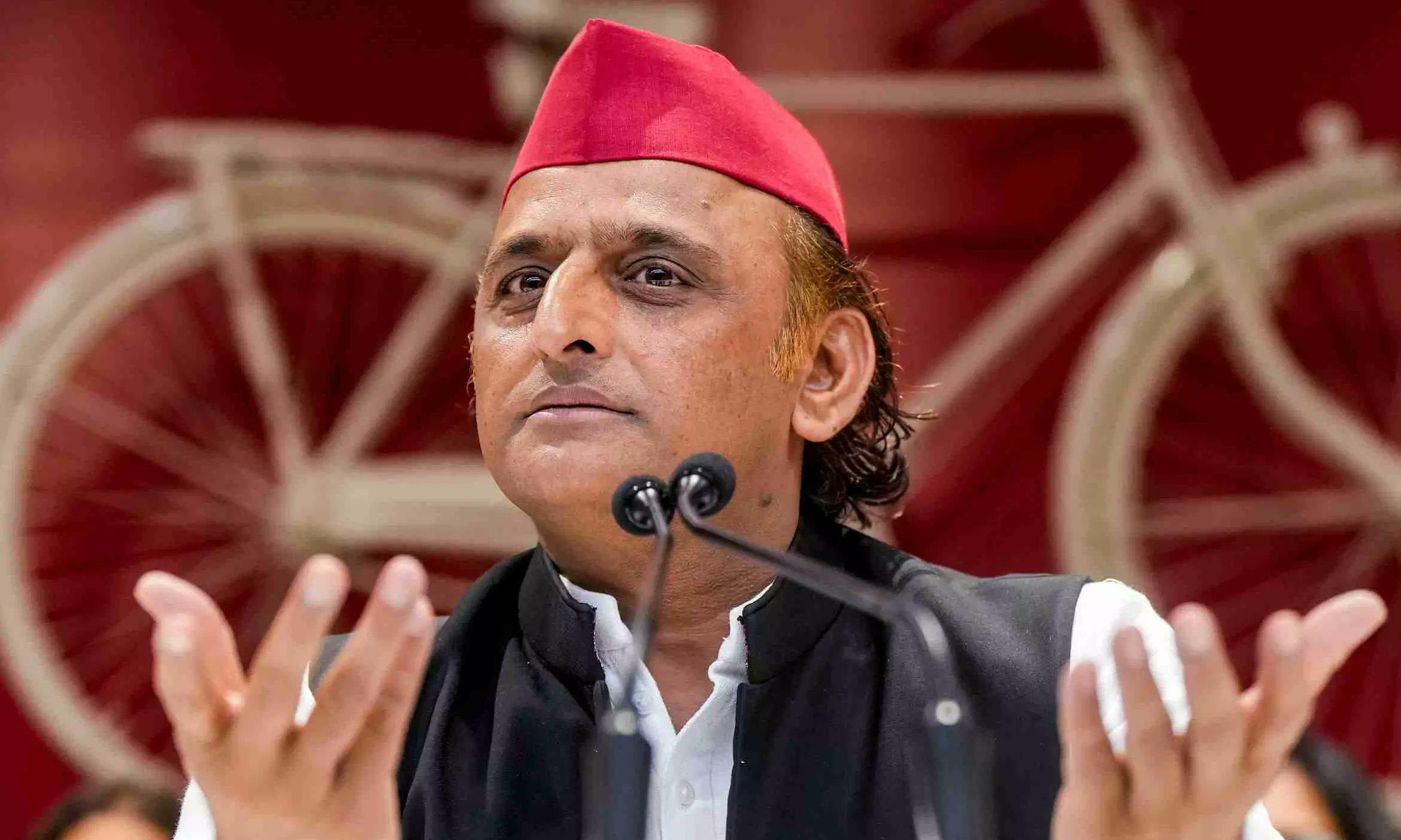 شنکراچاریہ سے متعلق نازیبا بیان پر تنازع، اکھلیش یادو کی یوگی حکومت پر سخت تنقید